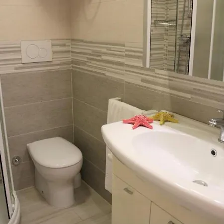 Front With Sea View 아파트